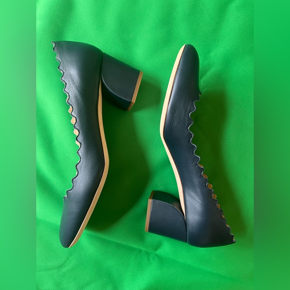 Chloe Pumps with Scalloped Edge 100% Leather Navy Size 7 - Picture 4 of 15